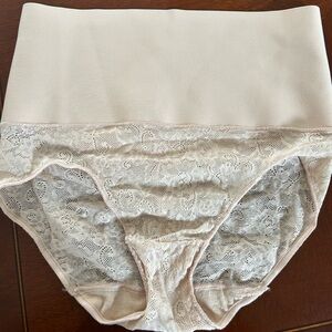 Maidenform Lace Bandeau in Cream